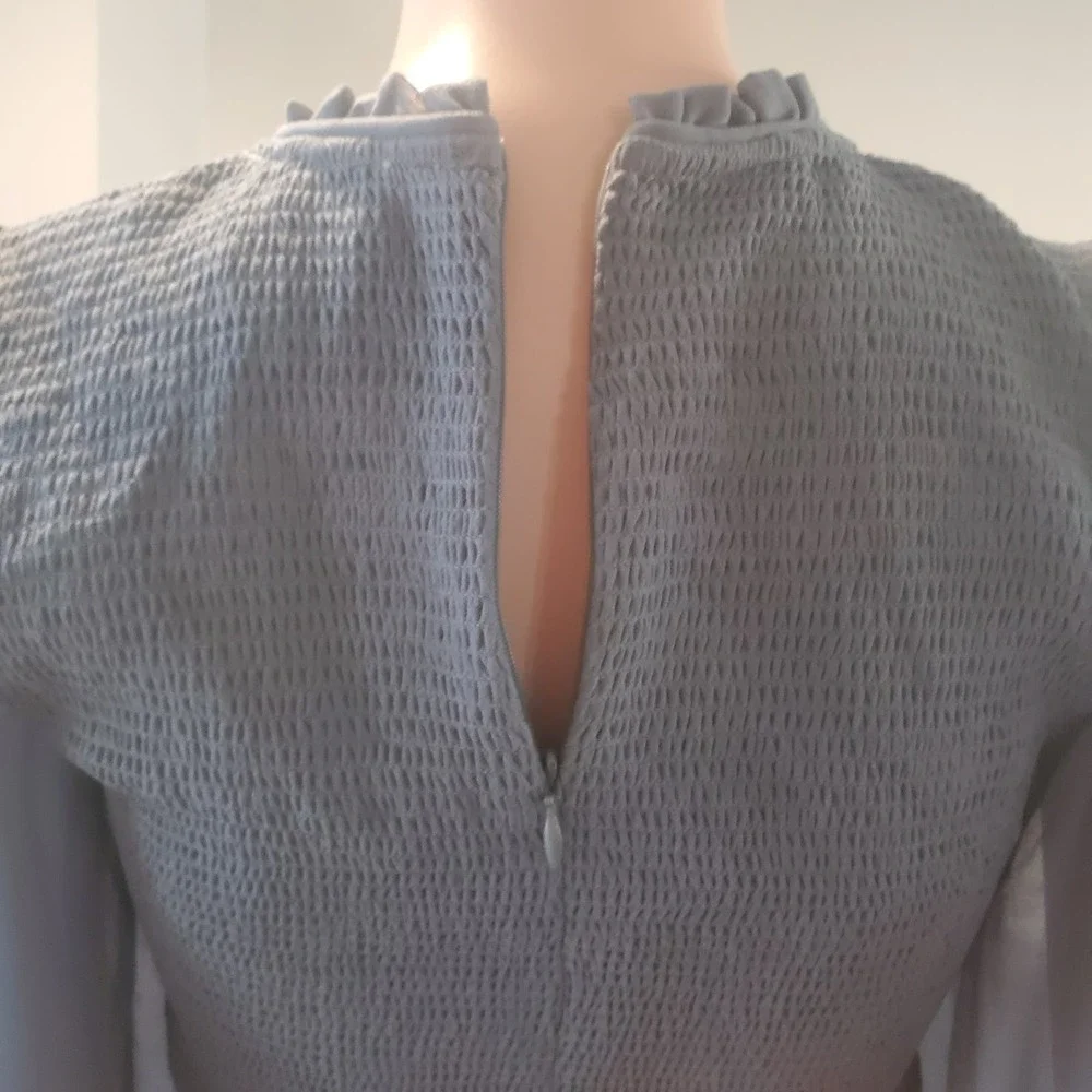 Aritzia Wilfred Size S Temptest Smocked Cropped Blouse in Granite Blue TINY FLAW